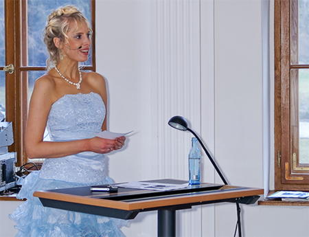 Moderatorin im schönen Schloss Proschwitz