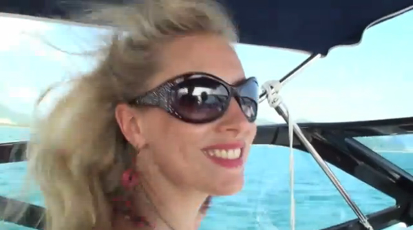 Video: Reisemodel Elischeba entdeckt den Süden Thailands und Soma Bay