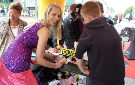 Autogrammstunde fürs Autohaus Boden auf dem Rü-Fest