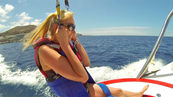 Elischeba beim Parasailing