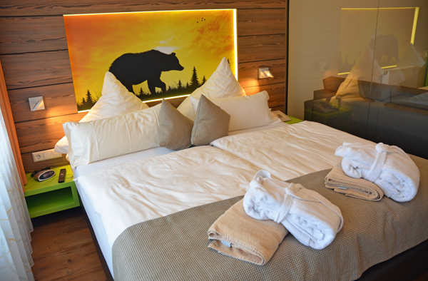 Grizzlybaer im Zimmer