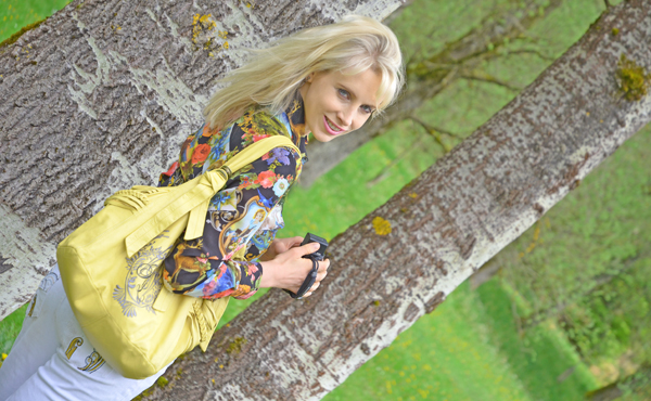 elischeba gelbe tasche kamera