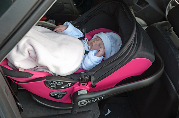 kiddy babyschale liegen