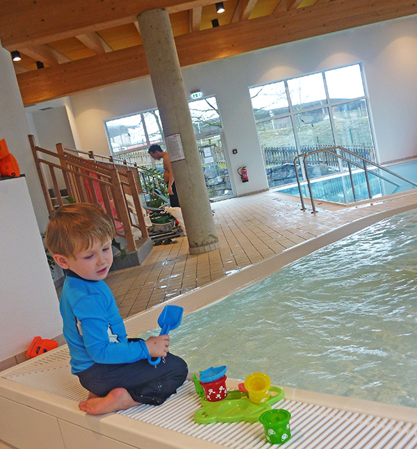 leon im schwimmbad ebbinghof 2015