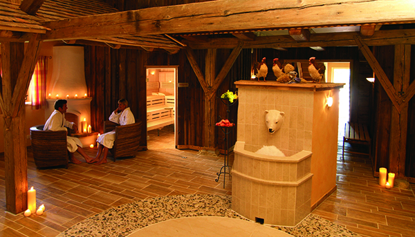 Saunastadl-romantisch-mit-Pärchen