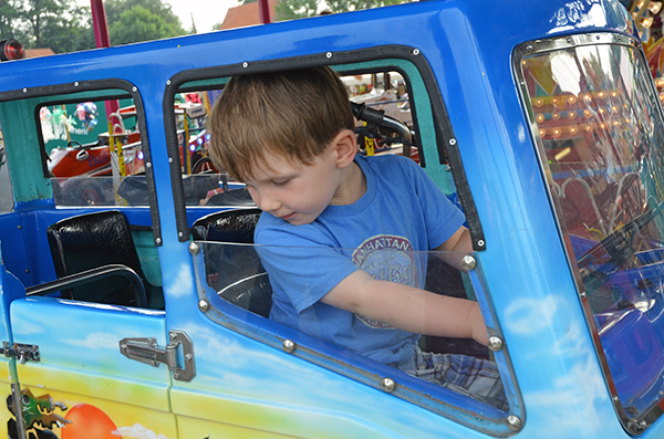 Leon auf der Kirmes