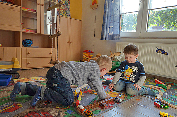 Kinder spielen