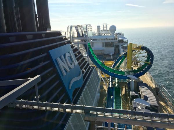 Blick vom Hochseilgarten auf das Oberdeck