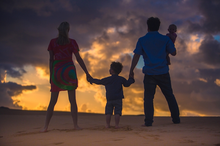 Family Wilde bei Sonnenuntergang in den Dünen auf Fuerteventura