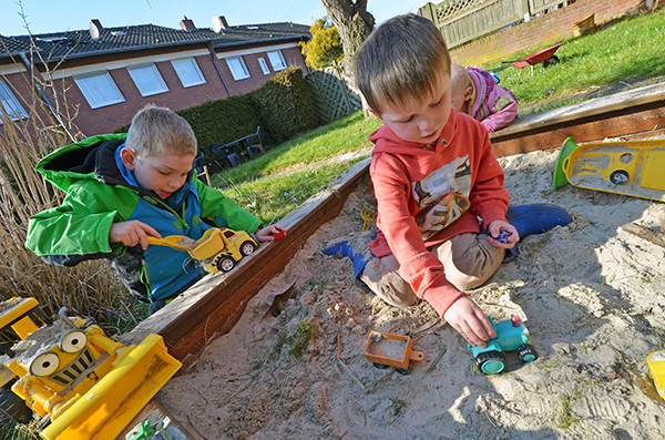kumpels im sandkasten