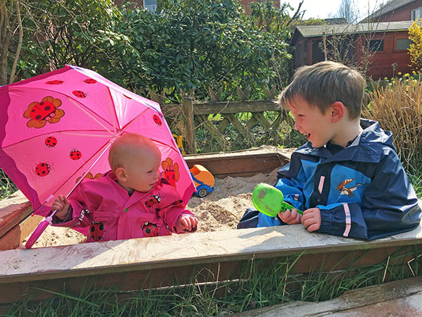 sandkasten lachen
