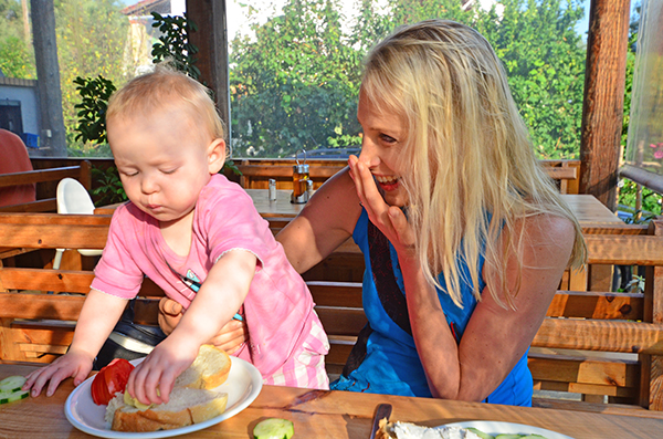 Fruehstueck mit Baby