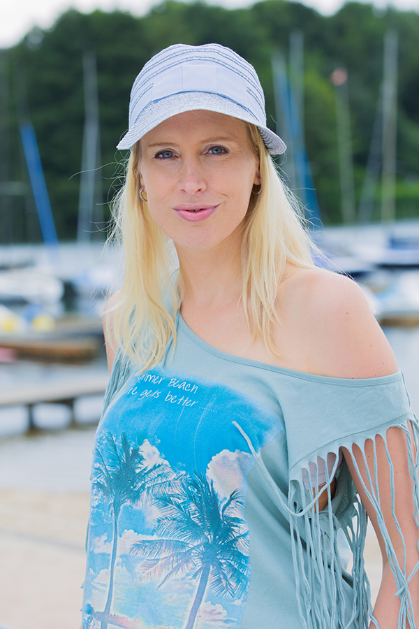 modelmitkopfbedeckung