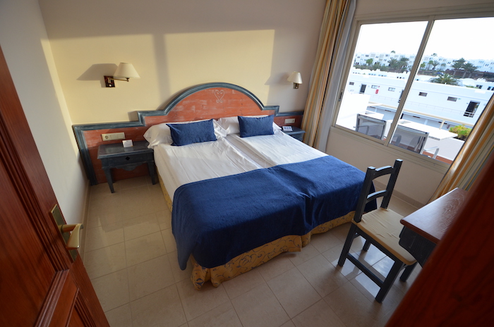 Bett im Hotel Barlovento auf Fuerteventura - Blick in das Schlafzimmer des Appartments