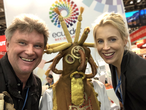 Elischeba und Martin am Stand von Ecuador