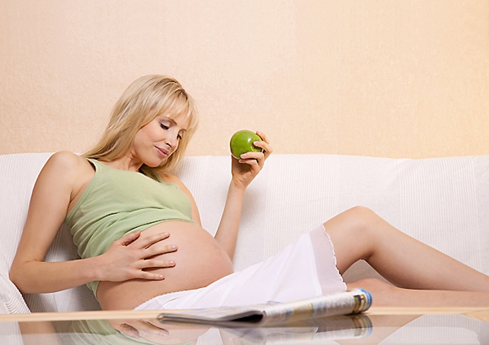 Model Apfel essen schwanger Elischeba