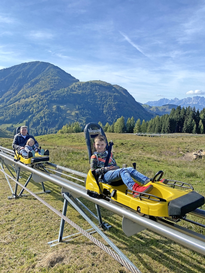 Timoks Alpine Coaster an der Mittelstation der Seilbahn in Fieberbrunn