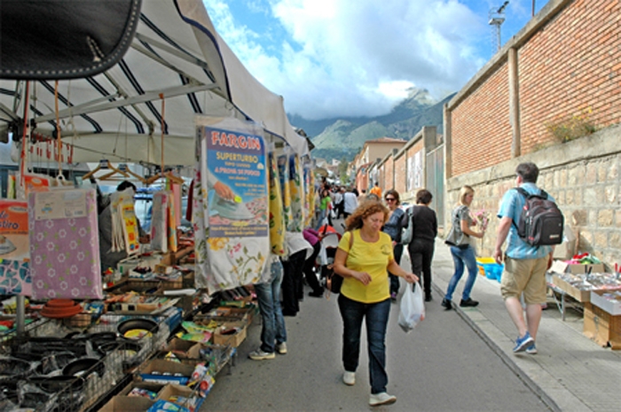 Haushaltswaren - Markt in Castelbuono