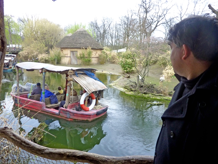 Boote fahren im Erlebnis-Zoo Hannover