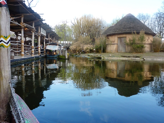 automatische Bootsfahrt im Erlebnis-Zoo Hannover