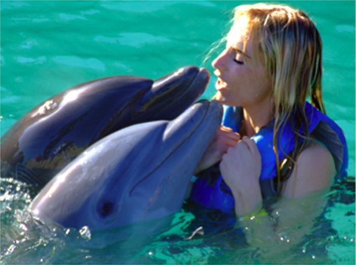 Elischeba mit Delphinen - Jamaika