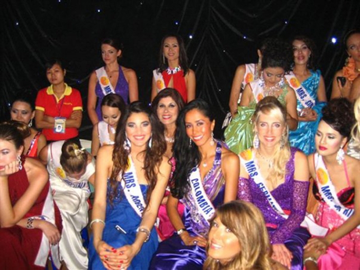 Gruppenbild der Missen beim Mrs World Model-Contest in Vietnam