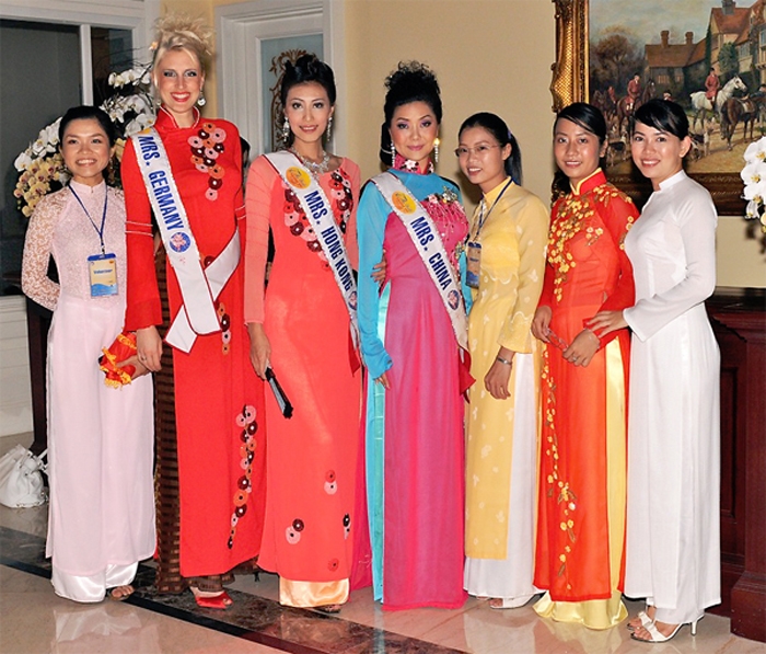 Misses World, Vietnam, pageant dresses and bikini