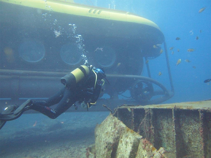 gelbes U-Boot - Wrack unter Wasser auf Gran Canaria