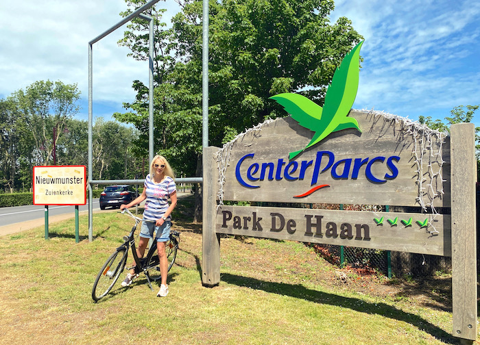 Elischeba auf dem Fahrrad im Center Parcs Park De Haan