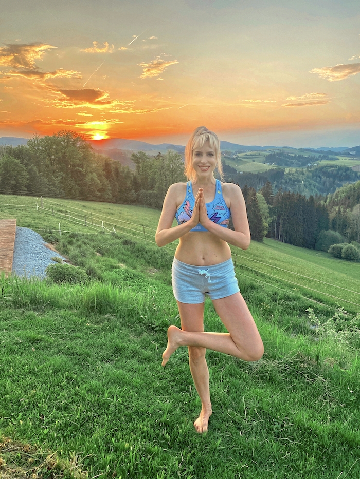 Yoga - der Baum bei Sonnenuntergang - Elischeba Wilde