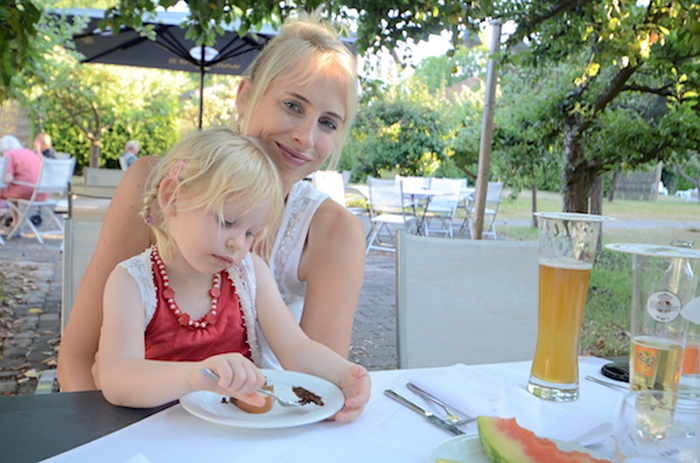 dinieren mit Kleinkind im Welcome Hotel Bad Arolsen - Elischeba und Emily