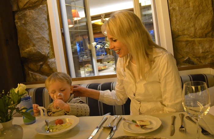 Leon und Elischeba im Restaurant - Jagdhaus Eiden