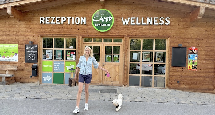 Vital Camp Bayerbach - Elischeba Wilde mit Hund
